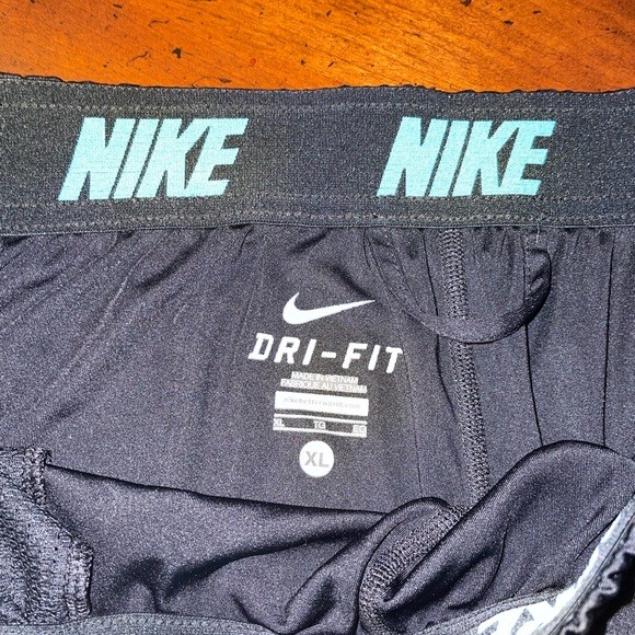 Nike Dry Fit two tone shorts - Picture 2 of 6